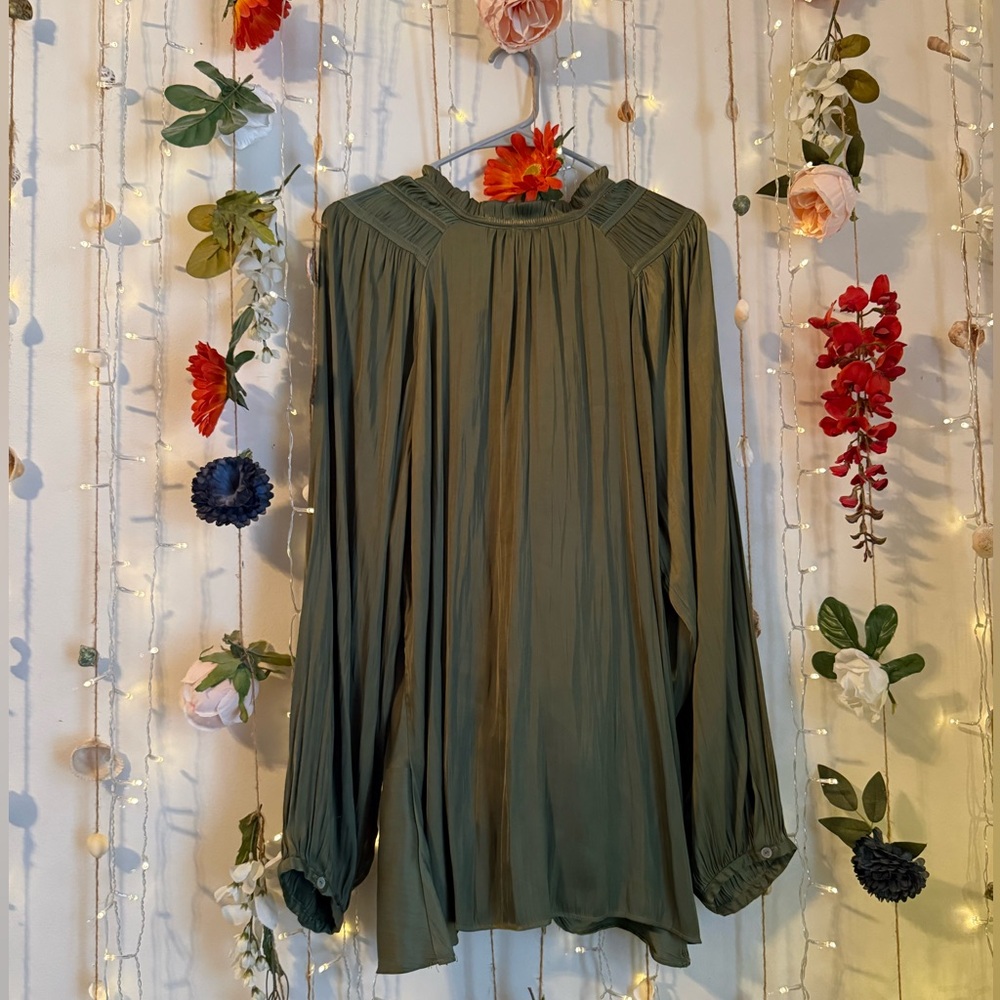 ๐ Olive Green Grace + Karma Top ๐ - Picture 2 of 3